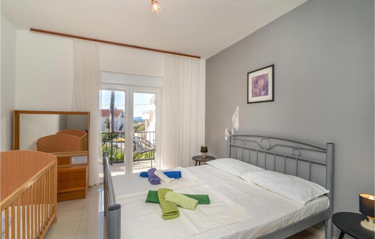 Cozy Apartment In Krk With Kitchen Krk Town Eksteriør bilde